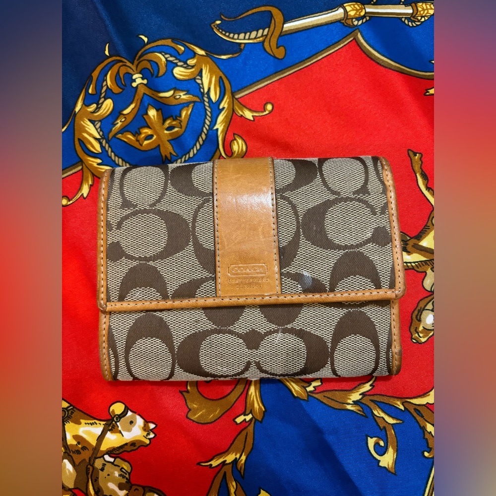Coach wallet preowned